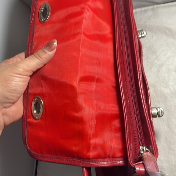 Red Moc Croc Shoulder bag with turn lock pocket enclosures - Picture 12 of 14